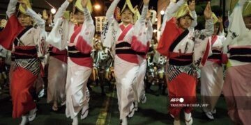 「今年はコロナ感染拡大防止のために、阿波踊りが中止に。これは420年以上の歴史の中で初めて」と徳島県公式YouTubeチャンネルが1年前に発信。その真偽を検証した
